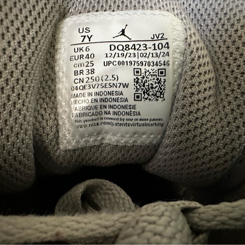 Jordan | Youth Size 7 Jordan 1 Mid Tops - Picture 8 of 16